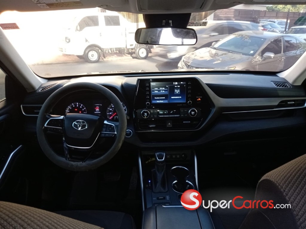 2020 Toyota Highlander LE — foto 5 / 8