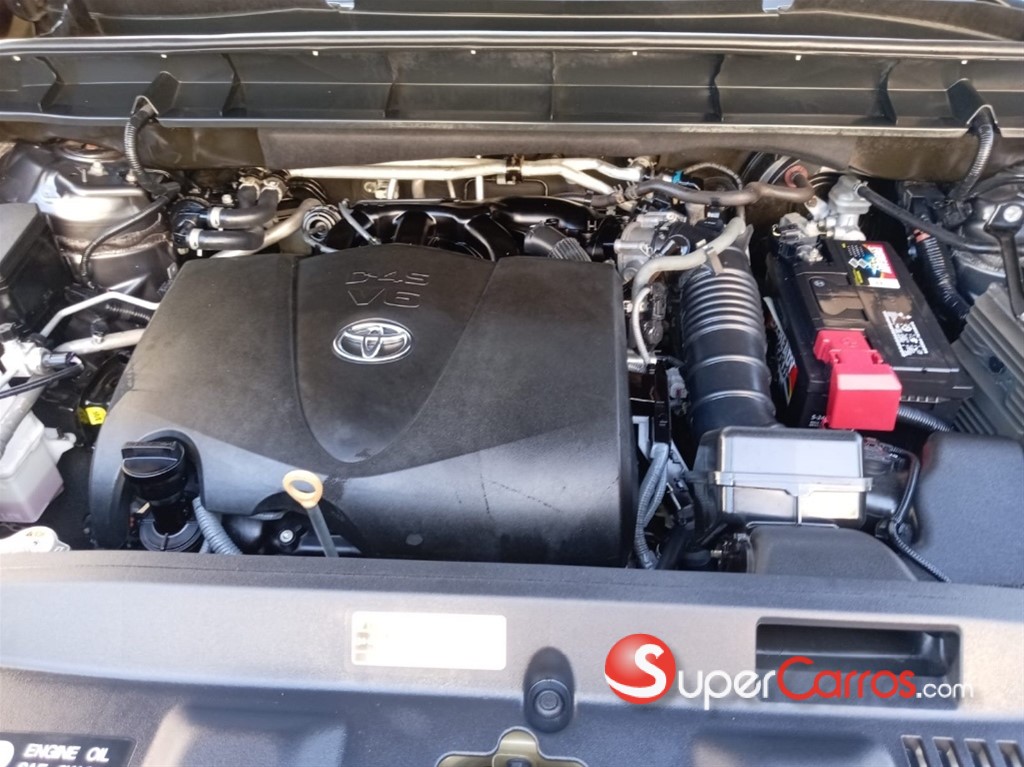 2020 Toyota Highlander LE — foto 8 / 8