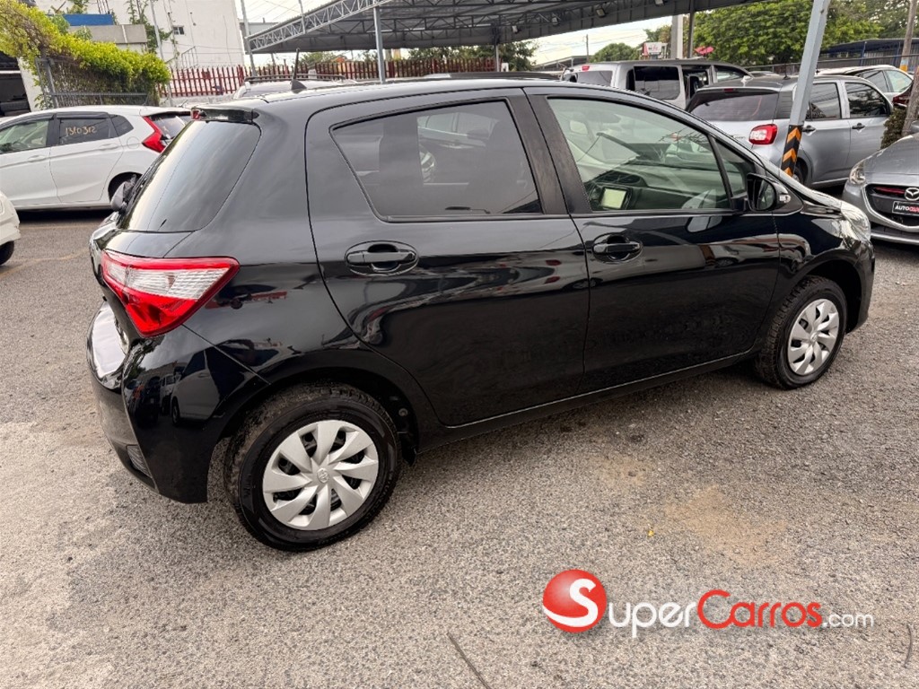 2020 Toyota VITZ — foto 8 / 12