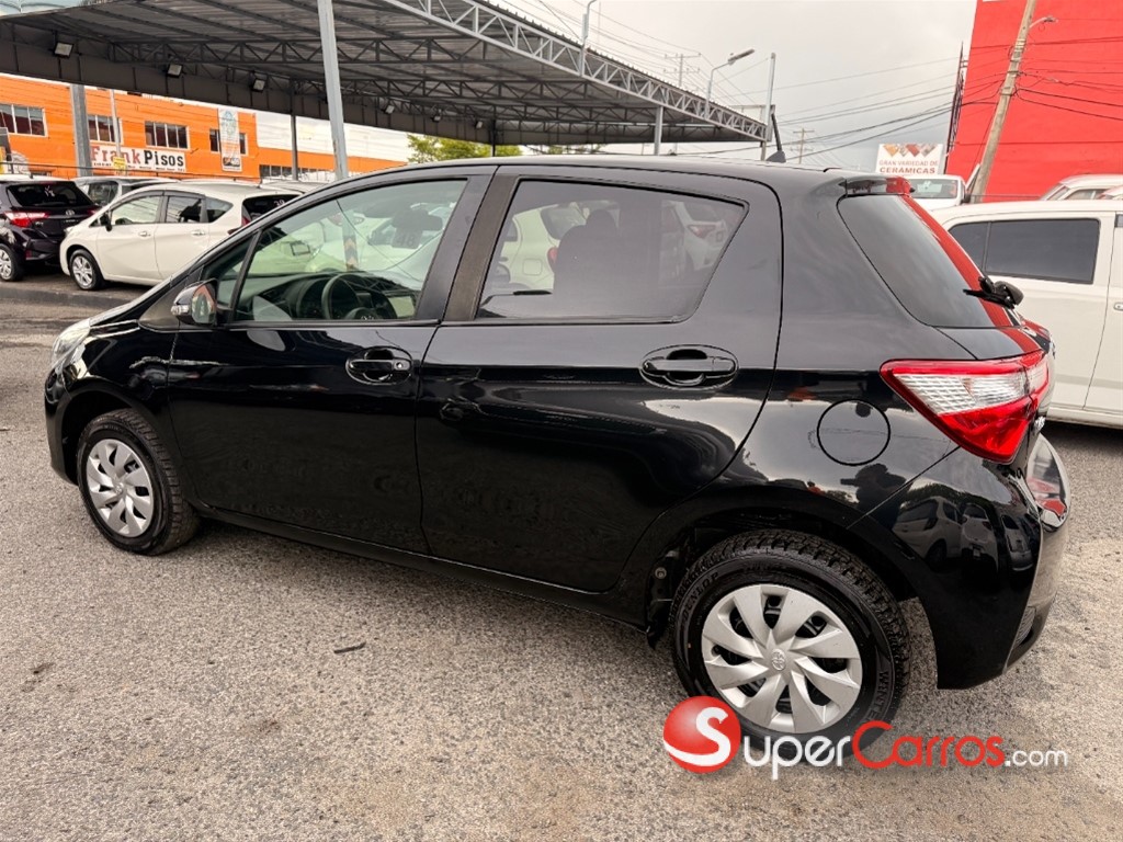 2020 Toyota VITZ — foto 11 / 12