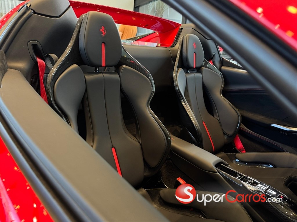 2024 Ferrari 296 GTS — foto 10 / 12