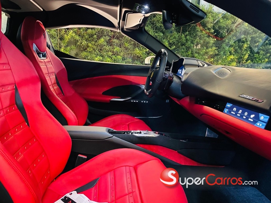 2024 Ferrari 296 GTS — foto 7 / 12