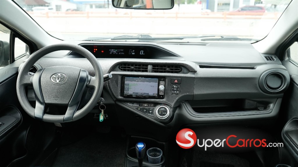 2017 Toyota Aqua Hibrido — foto 5 / 7