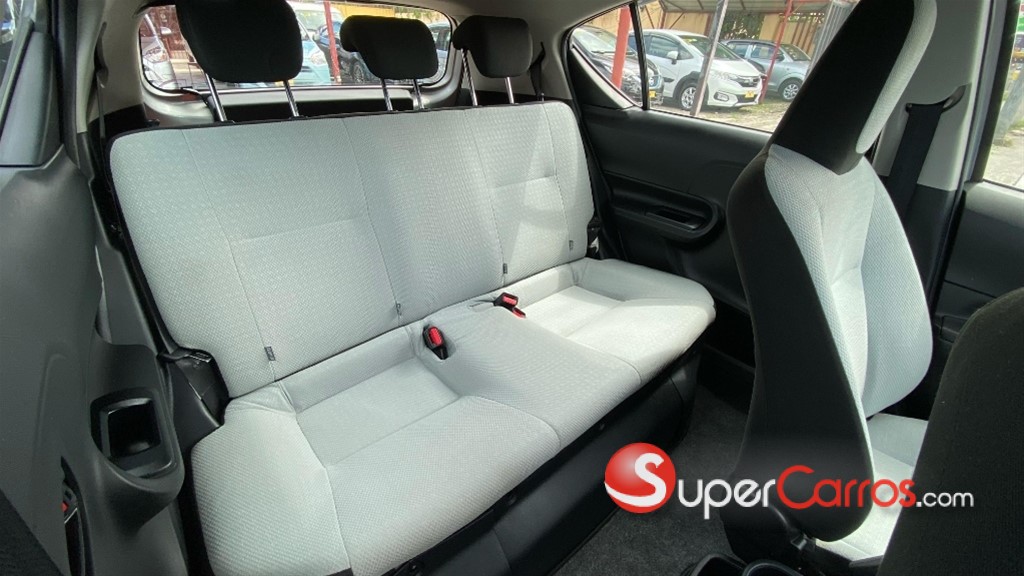 2017 Toyota Aqua Hibrido — foto 7 / 7