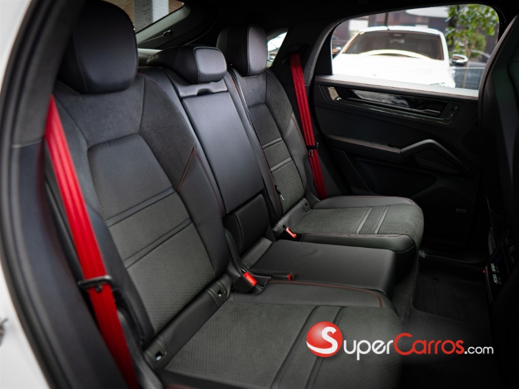 2025 Porsche Cayenne GTS — foto 7 / 12