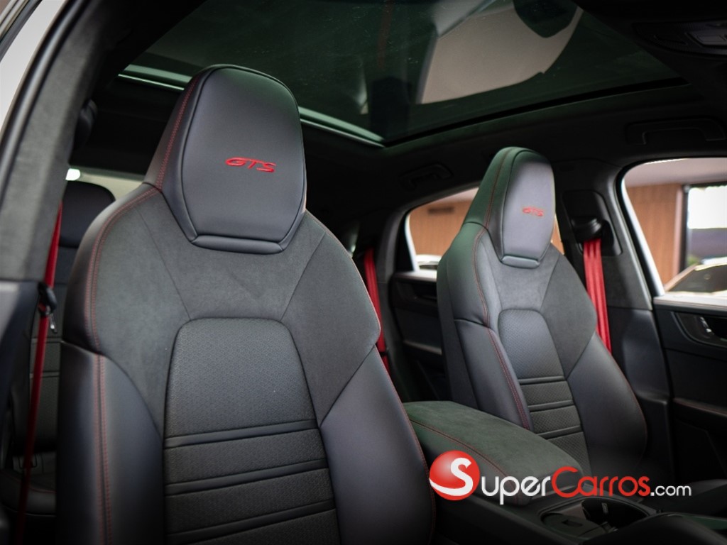 2025 Porsche Cayenne GTS — foto 8 / 12