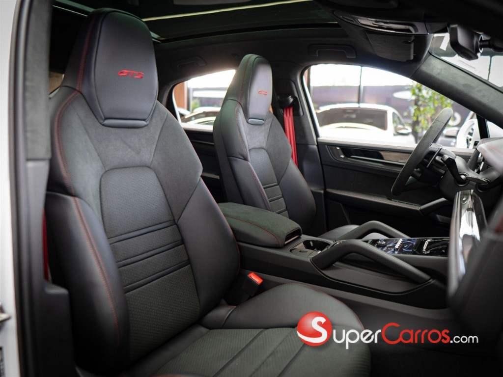 2025 Porsche Cayenne GTS — foto 9 / 12