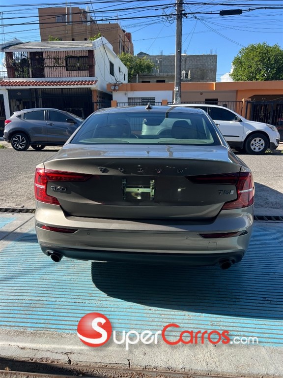 2020 Volvo S60 Inscription T5 — foto 3 / 12