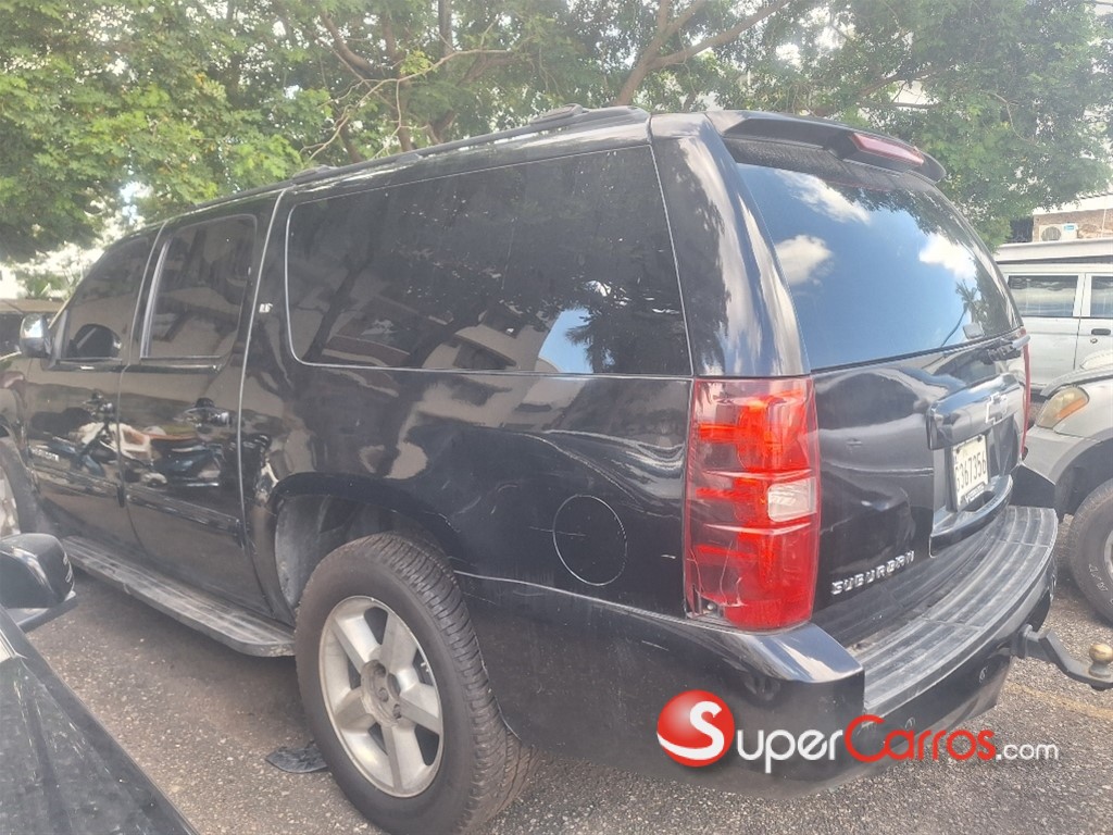 2011 Chevrolet Suburban — foto 4 / 6