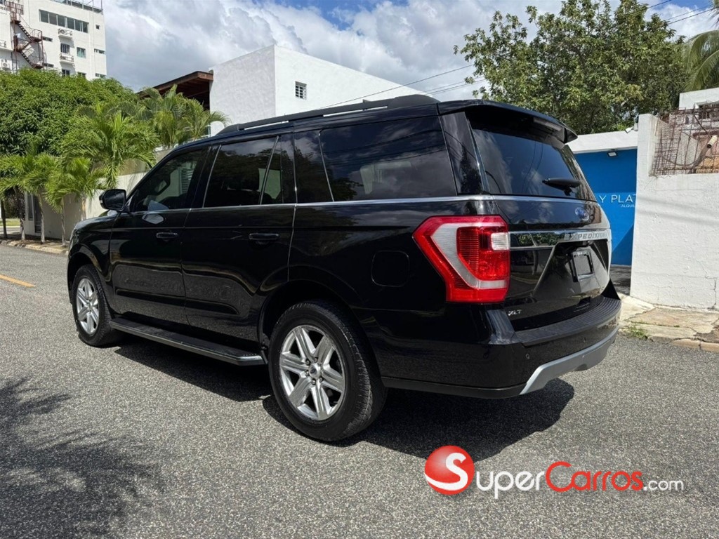 2019 Ford Expedition XLT — foto 2 / 10