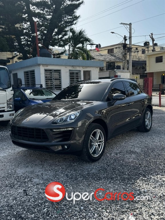 2016 Porsche Macan — foto 7 / 12