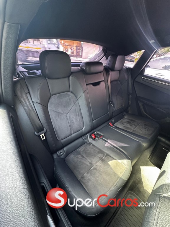 2016 Porsche Macan — foto 8 / 12