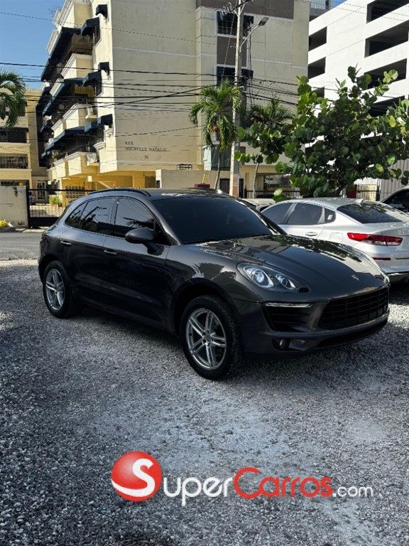 2016 Porsche Macan — foto 9 / 12