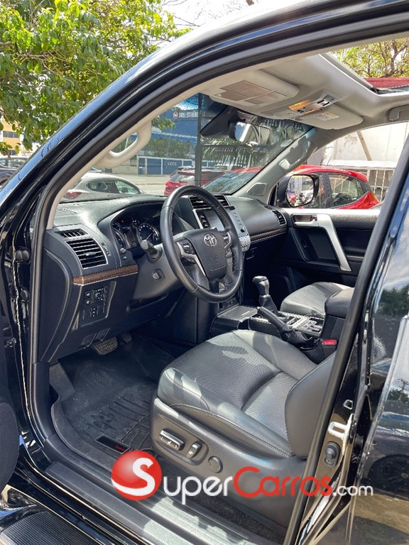 2022 Toyota Land Cruiser Prado VXL — foto 8 / 9