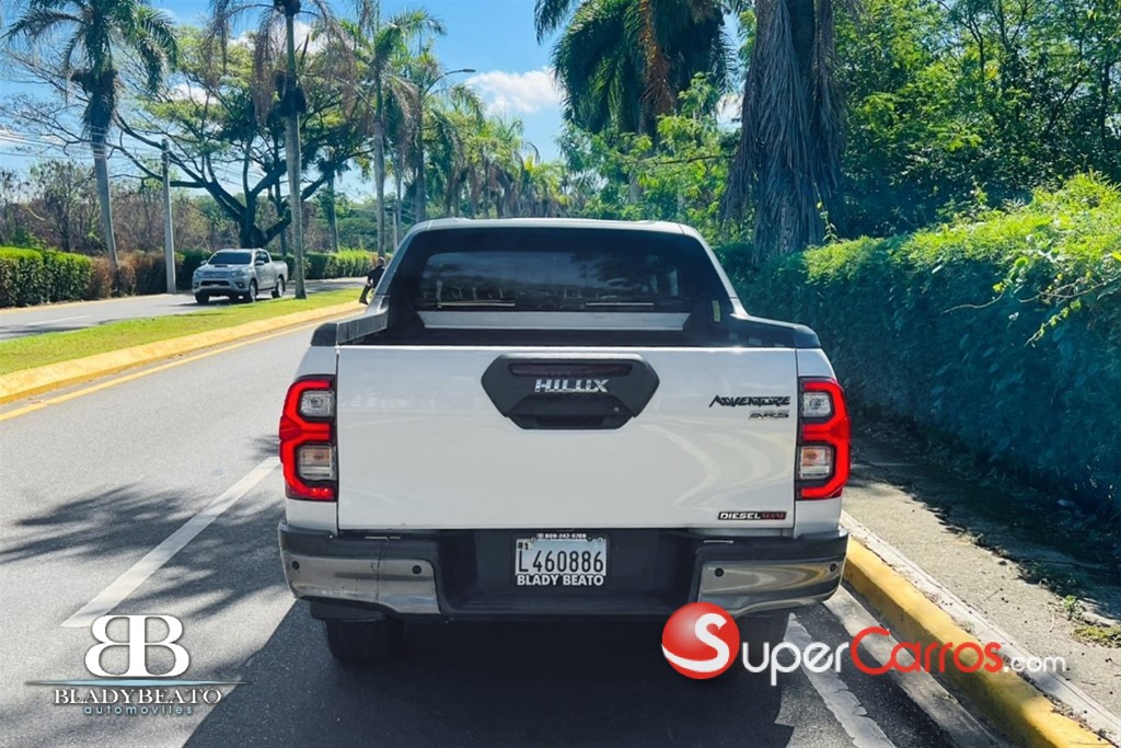2021 Toyota Hilux Revo Adventure — foto 9 / 11