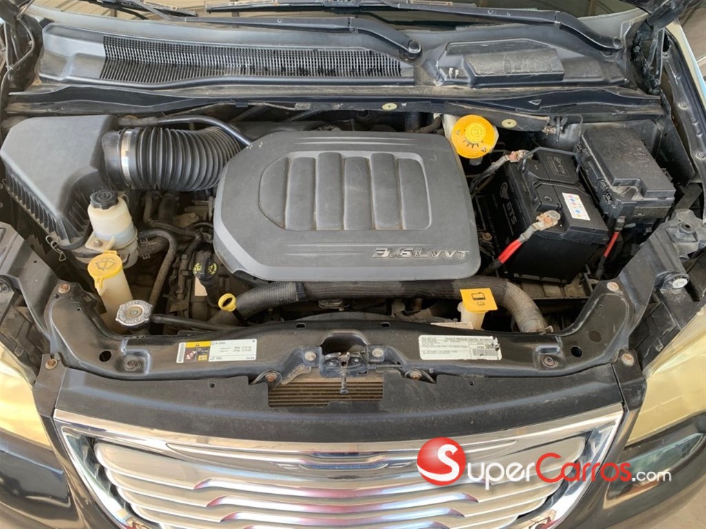 2016 Chrysler Town Country — foto 5 / 11