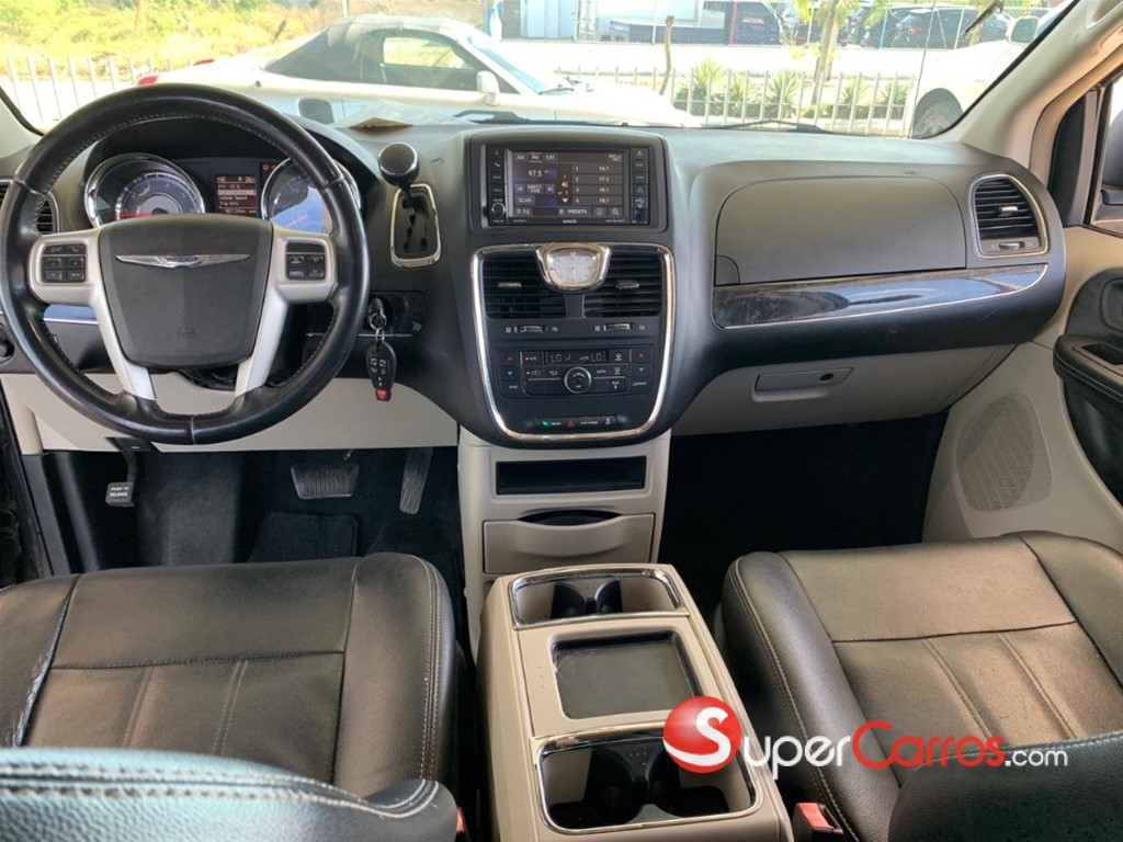 2016 Chrysler Town Country — foto 6 / 11