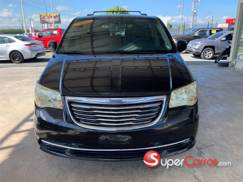 2016 Chrysler Town Country — foto 7 / 11