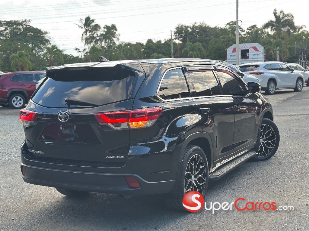 2017 Toyota Highlander XLE — foto 2 / 12