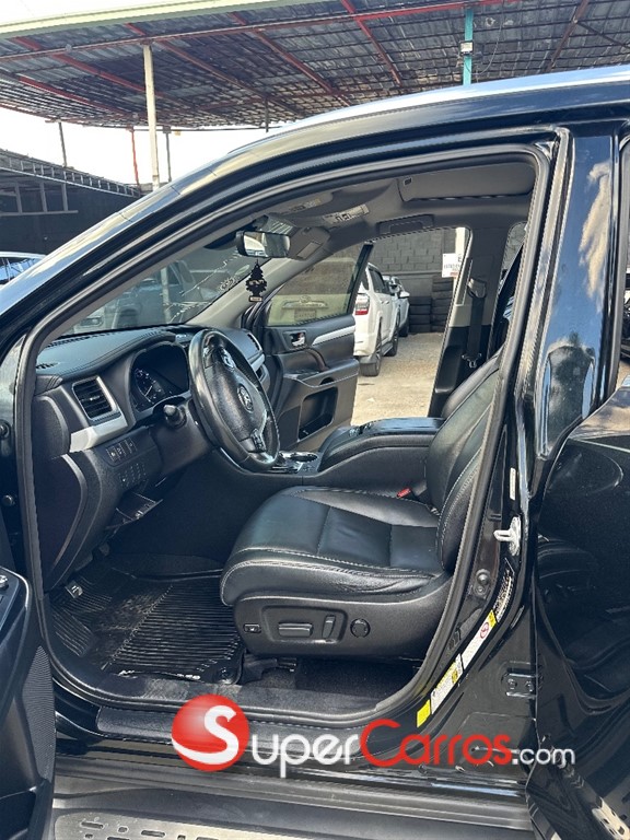 2017 Toyota Highlander XLE — foto 8 / 12