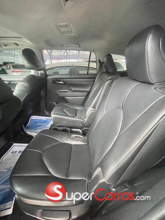 2020 Toyota Highlander XLE — foto 5 / 10