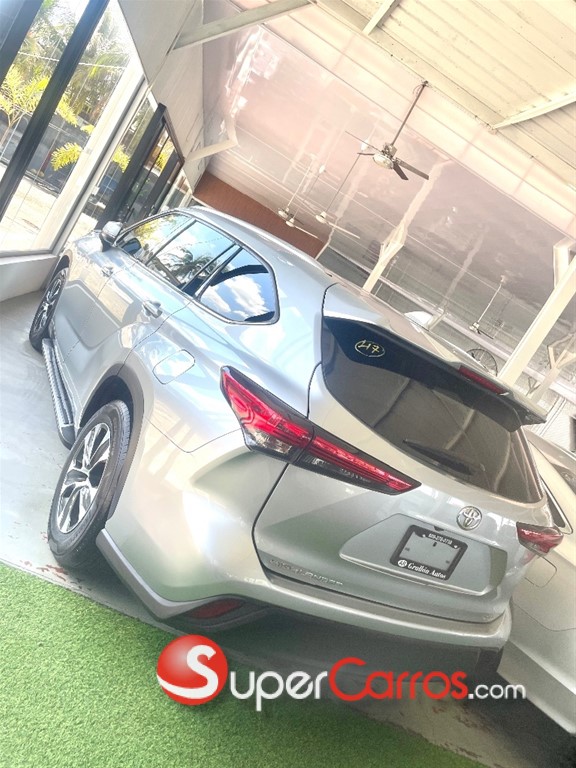 2020 Toyota Highlander XLE — foto 7 / 10