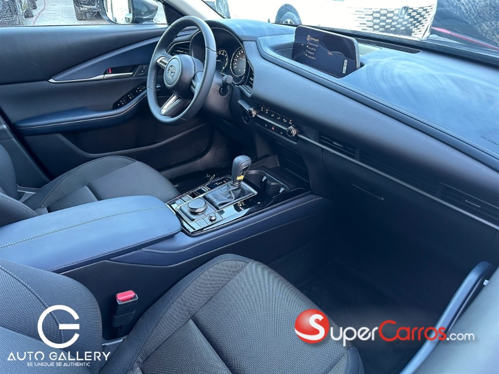 2027 Mazda CX-30 GT — foto 8 / 10
