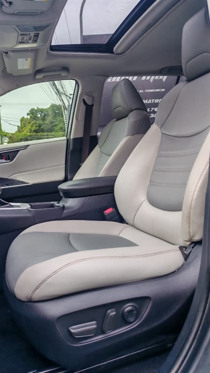 2019 Toyota RAV4 XLE Premium — foto 7 / 10