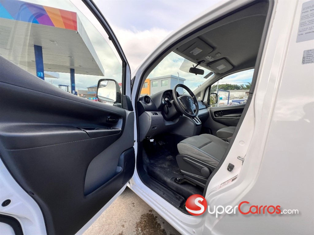 2020 Nissan NV 200 — foto 9 / 11