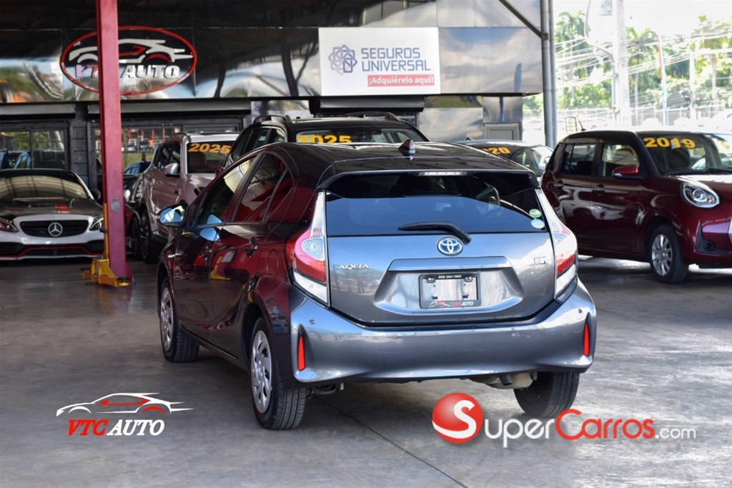 2019 Toyota Aqua Hibrido — foto 2 / 11