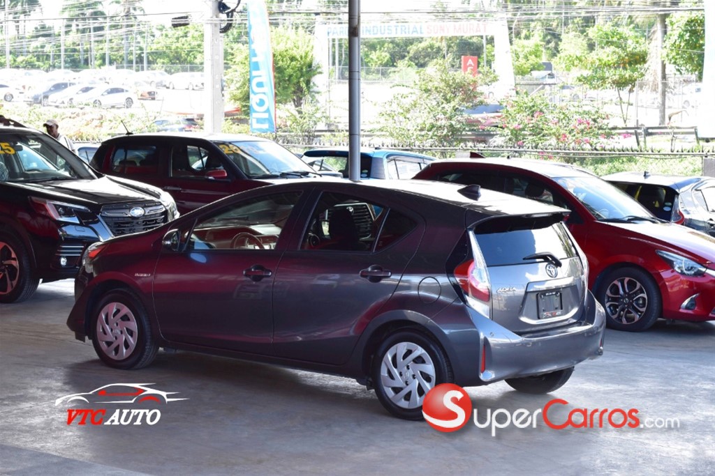 2019 Toyota Aqua Hibrido — foto 10 / 11