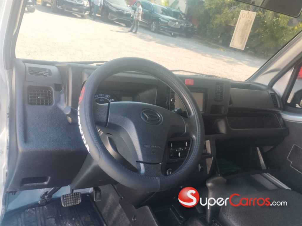 2020 Toyota RAV4 XLE — foto 3 / 7