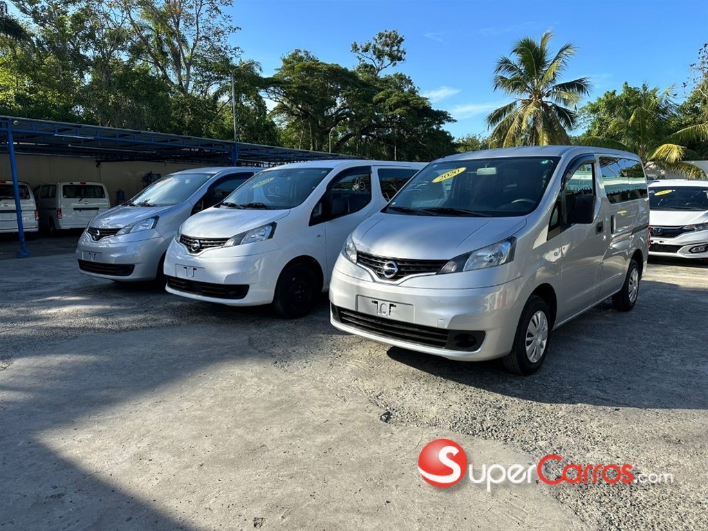 2020 Nissan NV 200 — foto 2 / 9