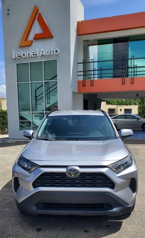 2020 Toyota RAV4 LE — foto 7 / 11