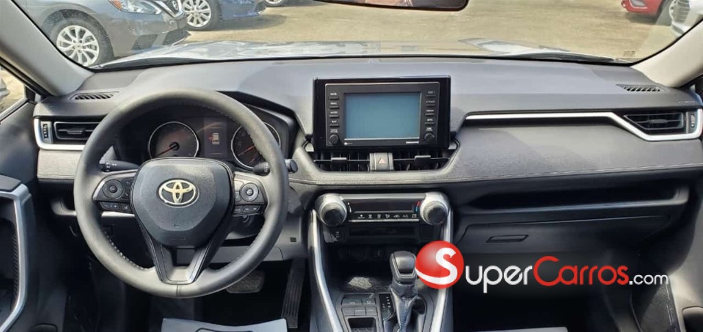 2020 Toyota RAV4 LE — foto 8 / 11
