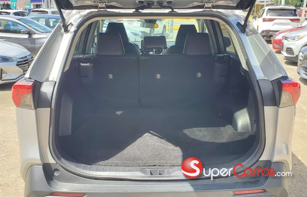 2020 Toyota RAV4 LE — foto 9 / 11