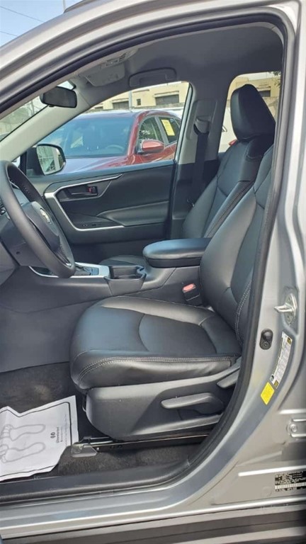 2020 Toyota RAV4 LE — foto 10 / 11