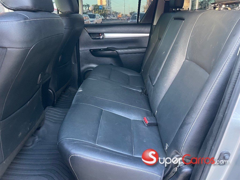 2023 Toyota Hilux SRV — foto 7 / 9