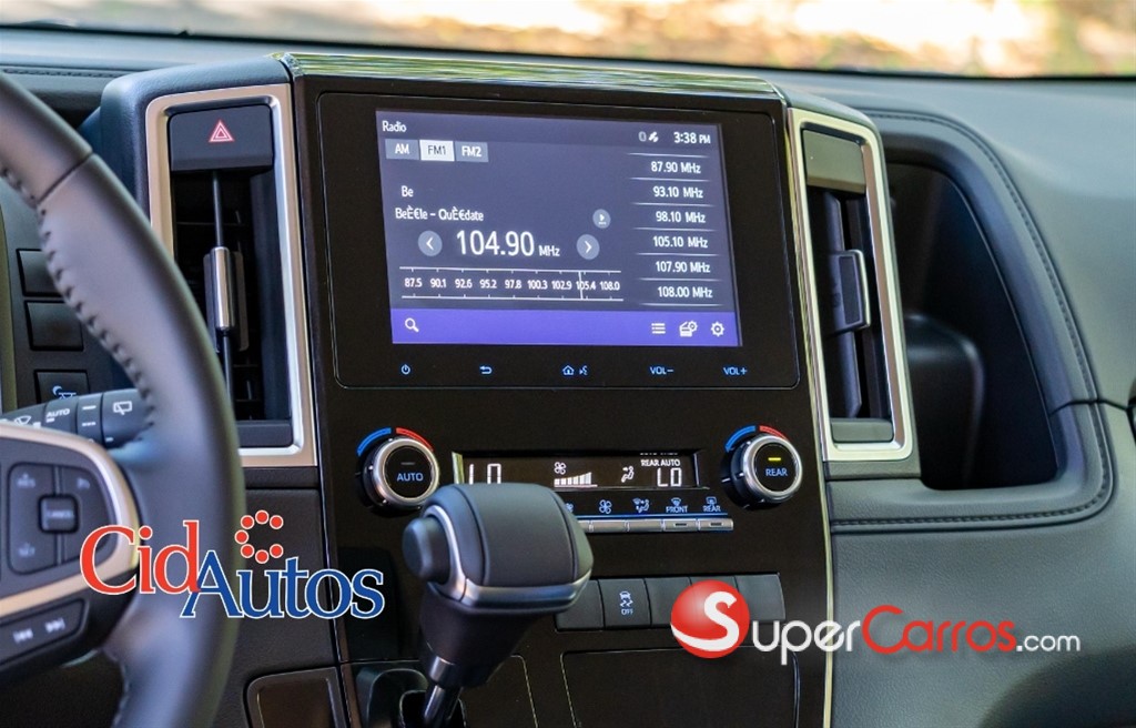 2026 Toyota Hiace VIP GL — foto 6 / 11