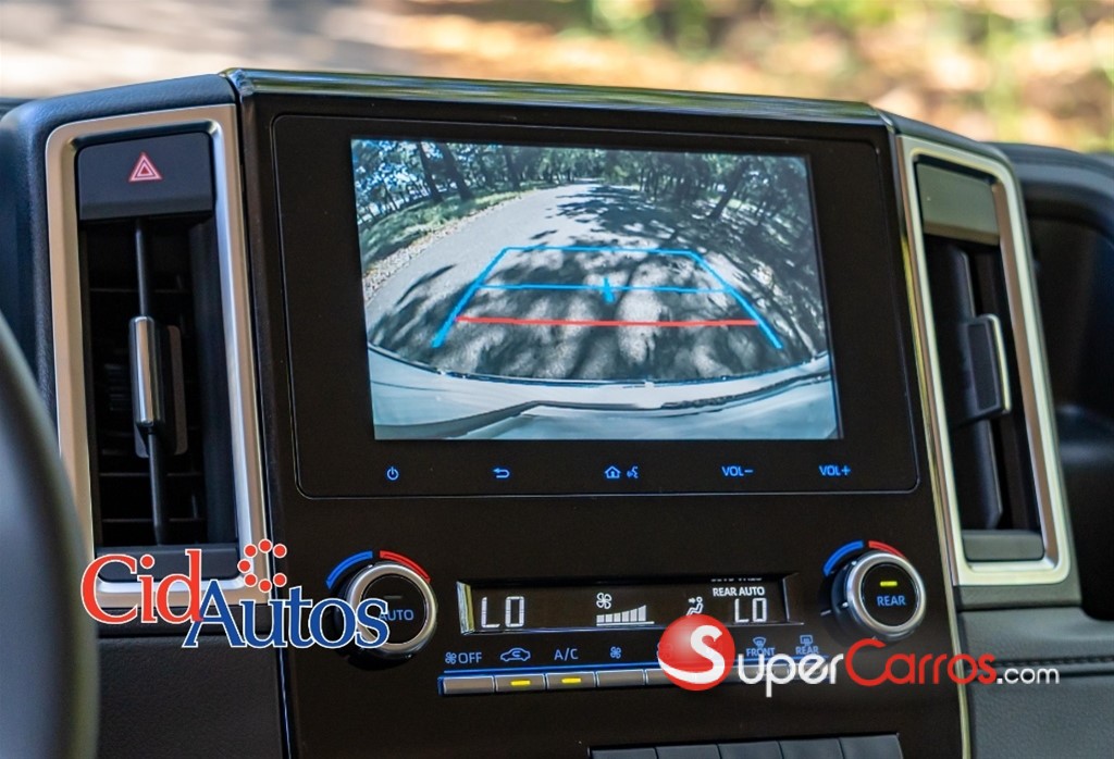 2026 Toyota Hiace VIP GL — foto 8 / 11