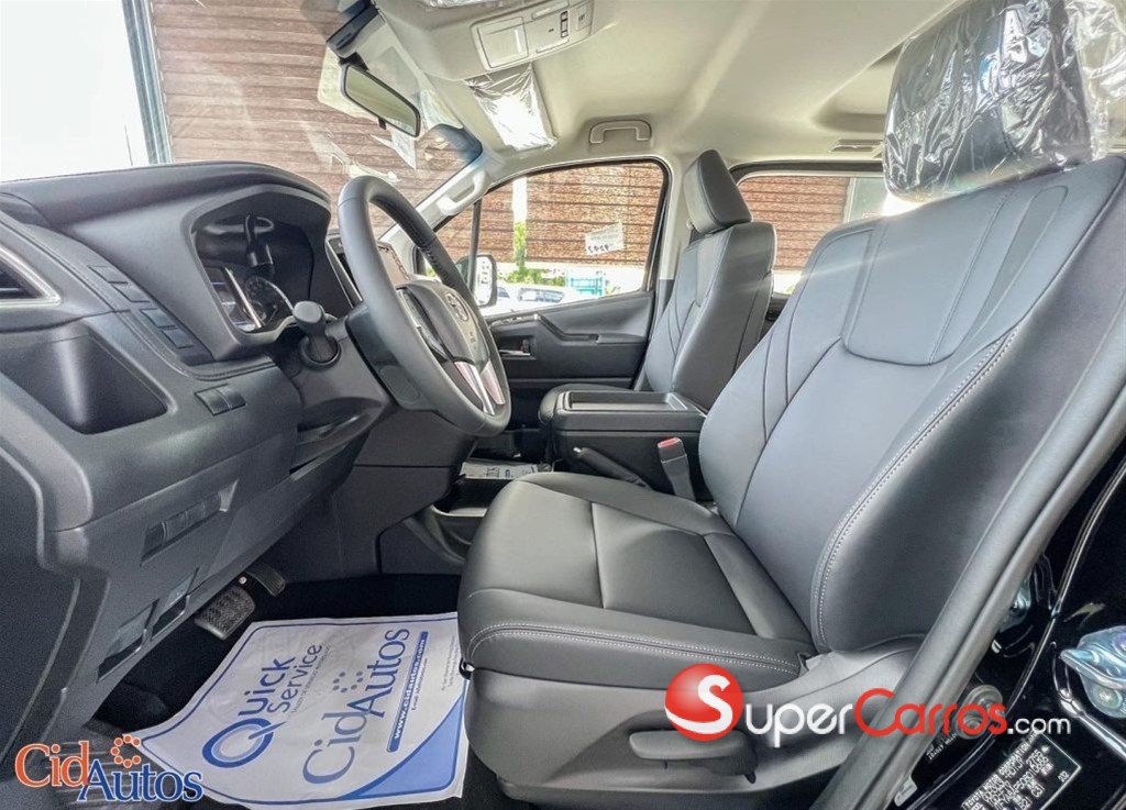 2026 Toyota Hiace VIP GL — foto 9 / 11