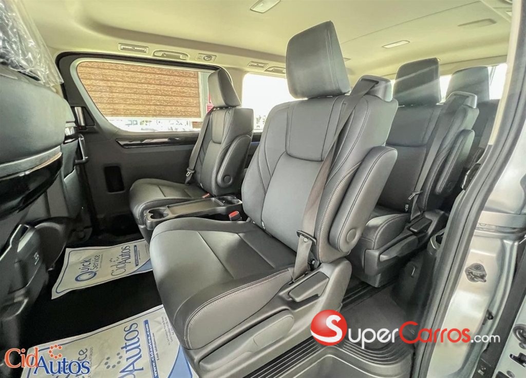 2026 Toyota Hiace VIP GL — foto 10 / 11