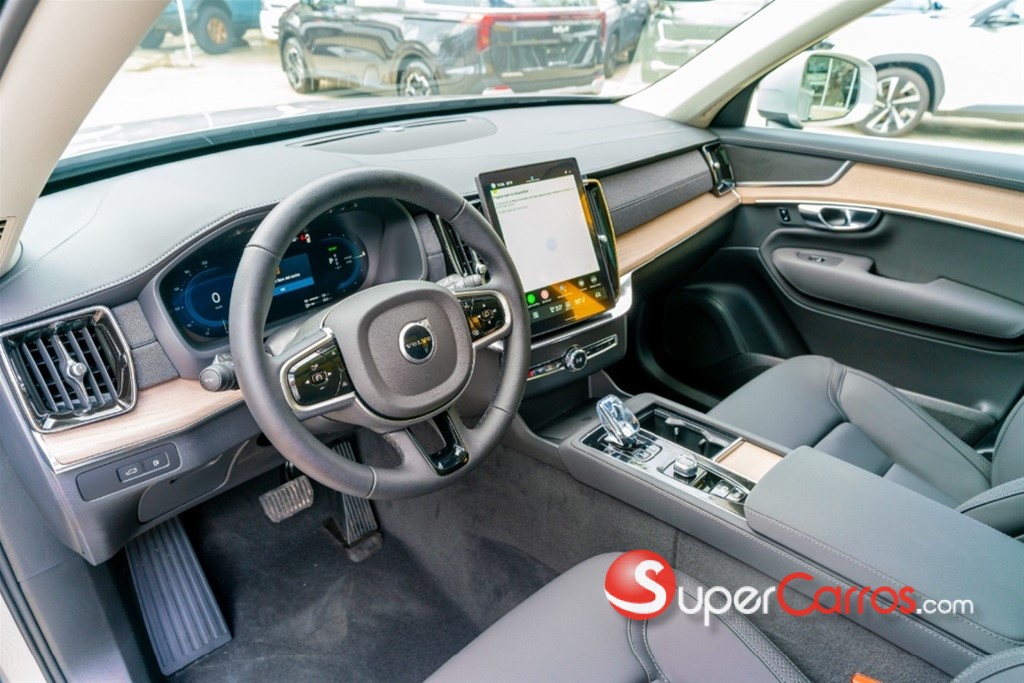 2025 Volvo XC90 CORE — foto 8 / 9