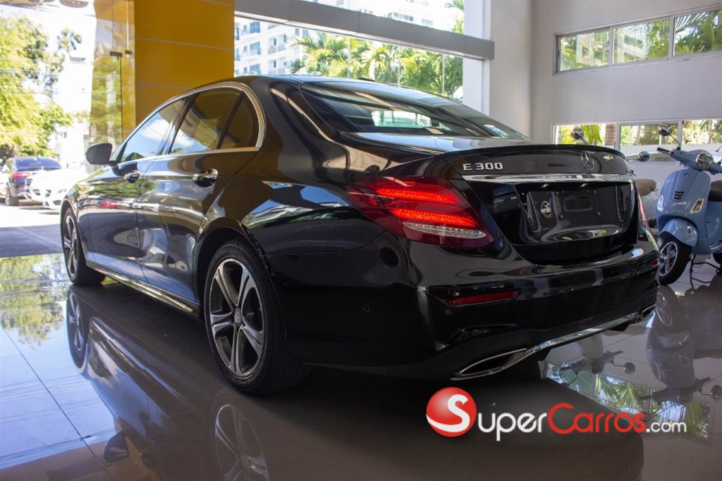 2017 Mercedes-Benz Clase E 300 4MATIC — foto 4 / 12