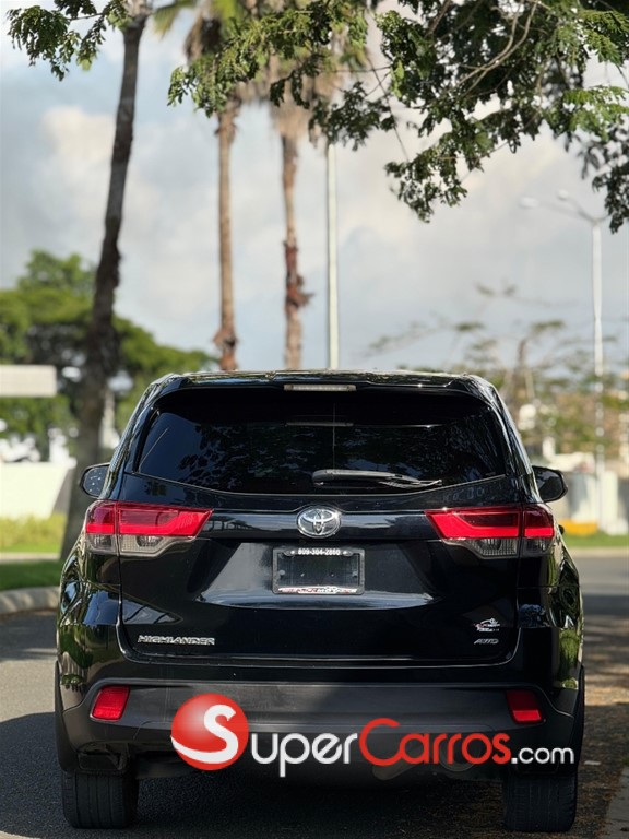 2018 Toyota Highlander LE Plus — foto 3 / 10