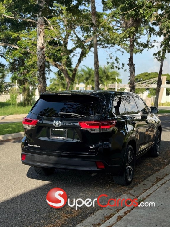 2018 Toyota Highlander LE Plus — foto 4 / 10