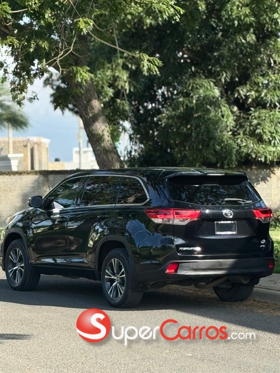 2018 Toyota Highlander LE Plus — foto 7 / 10