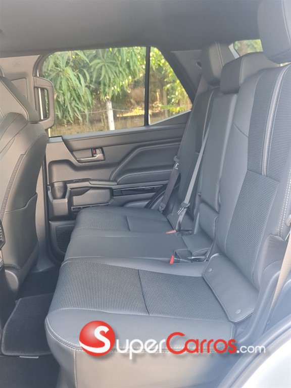 2026 Toyota 4 Runner Limited — foto 9 / 10