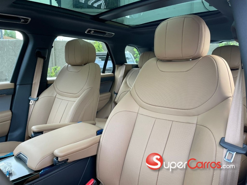 2025 Land Rover Range Rover SE — foto 9 / 12