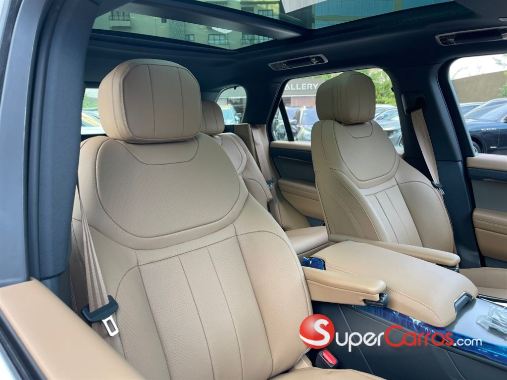 2025 Land Rover Range Rover SE — foto 10 / 12